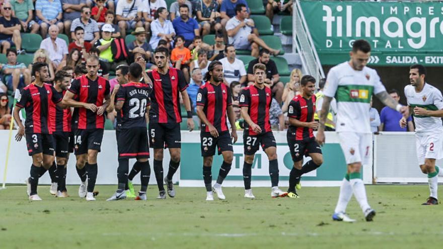 Los jugadores del Reus celebran un gol en su partido frente al Elche de la presente temporada