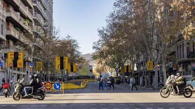 Restricciones en la movilidad en la calle del Comte d’Urgell por las obras de prolongación de la L8