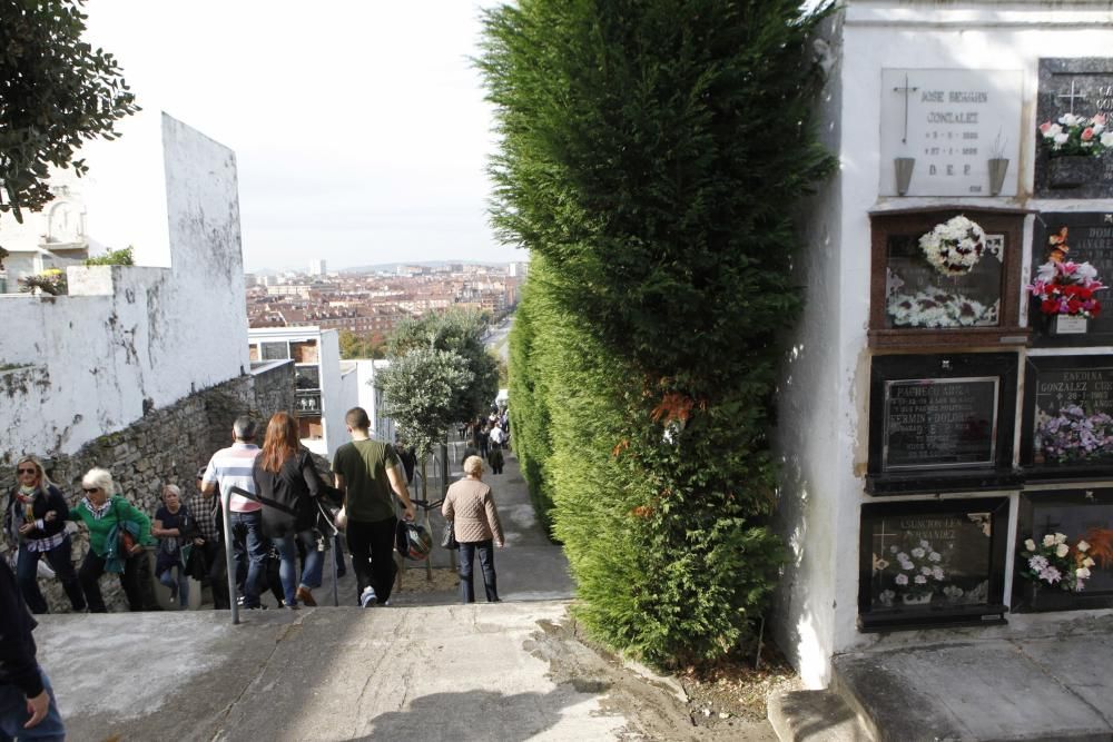 Día de Difuntos en el cementerio de Ceares, Gijón