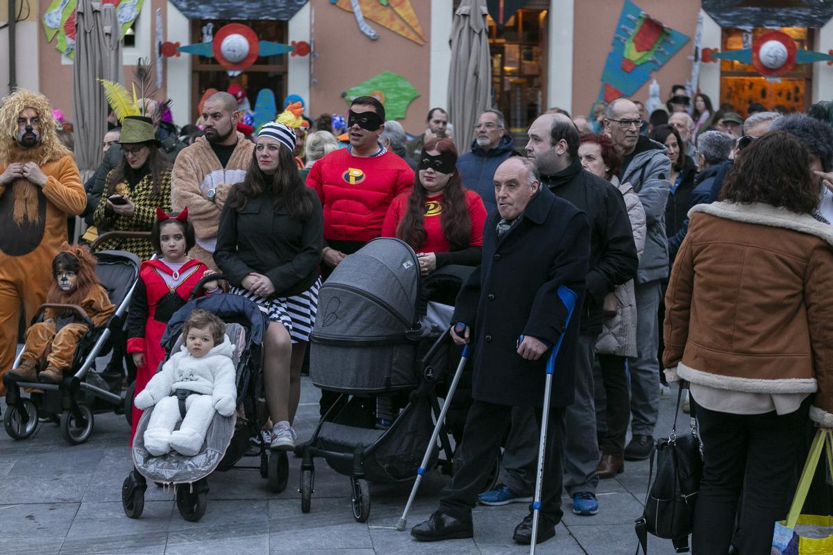 EN IMÁGENES: el concurso de murgas y comparsas de Avilés