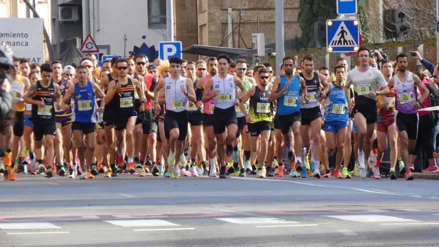 Muchos corredores zamoranos compitieron ayer en la San Silvestre de Salamanca. | SSS