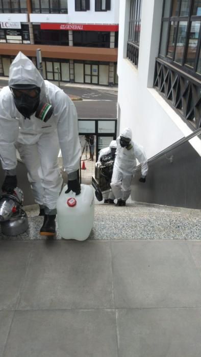 Efectivos de la UME trabajando en las residencias de mayores de Lanzarote