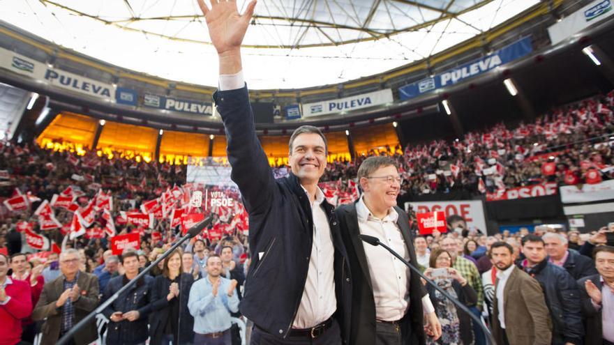 Pedro Sánchez y Ximo Puig, en el mitin en diciembre en la Font de Sant Lluís