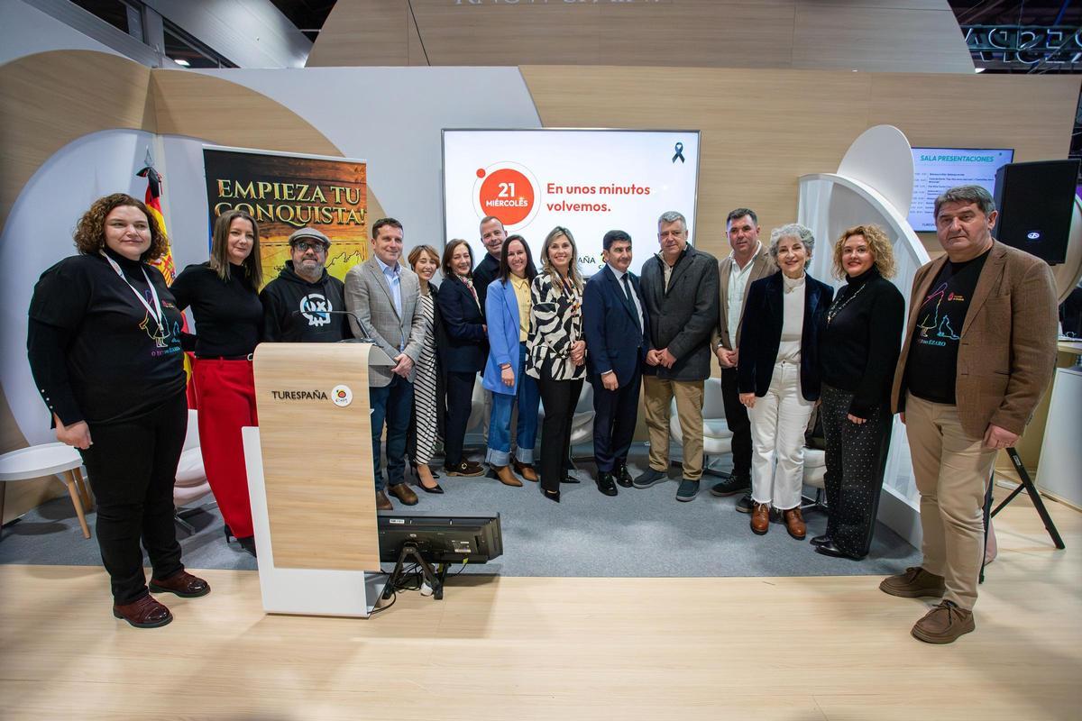 O delegado do Goberno, con alcaldes, concelleiros e profesionais do turismo en Fitur
