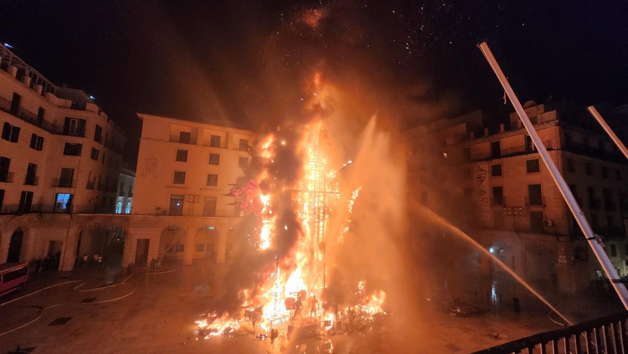 Cremà de la Hoguera Oficial adulta, “Identidad”
