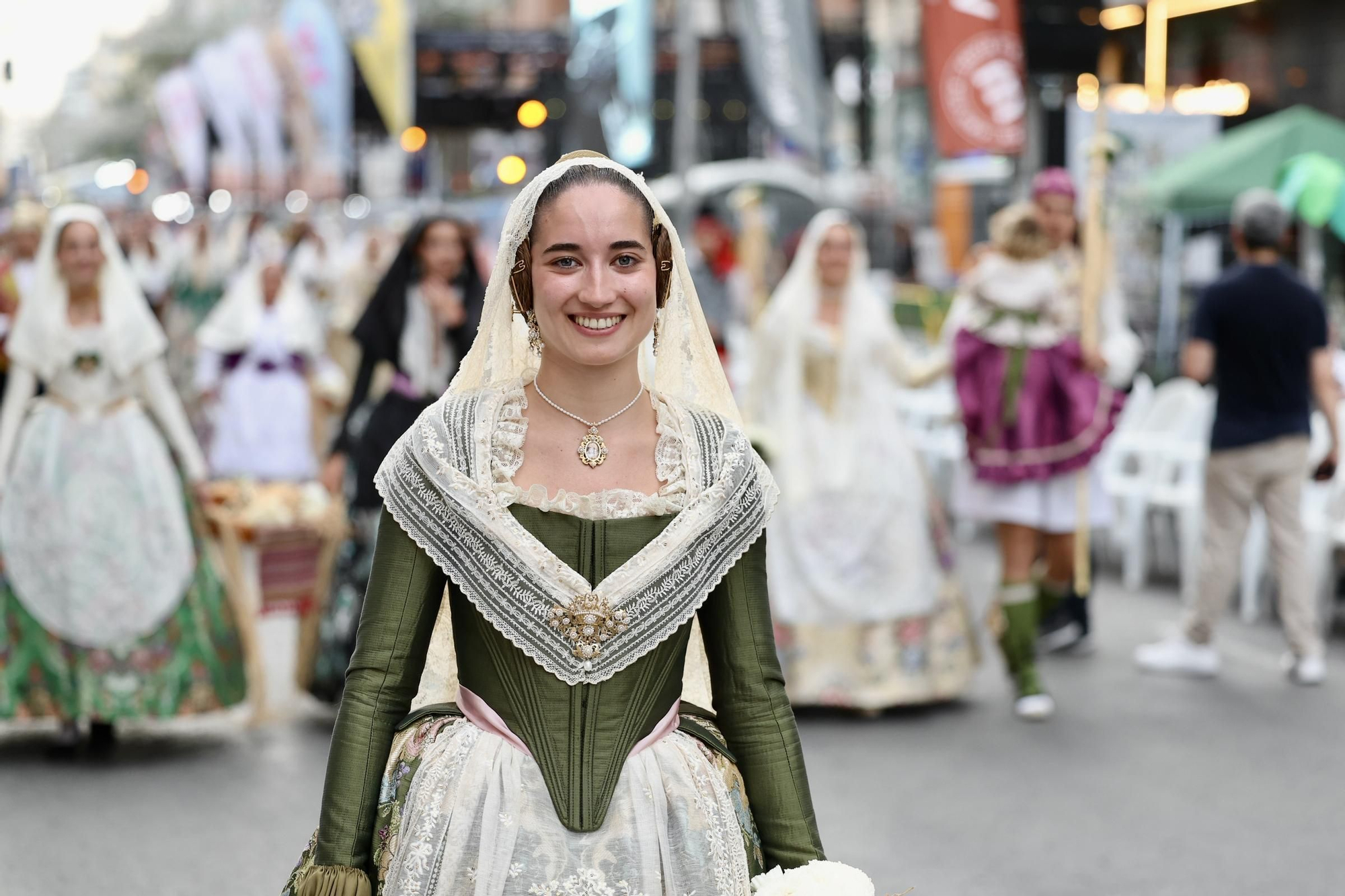 Primera jornada de Ofrenda de las Hogueras de Alicante