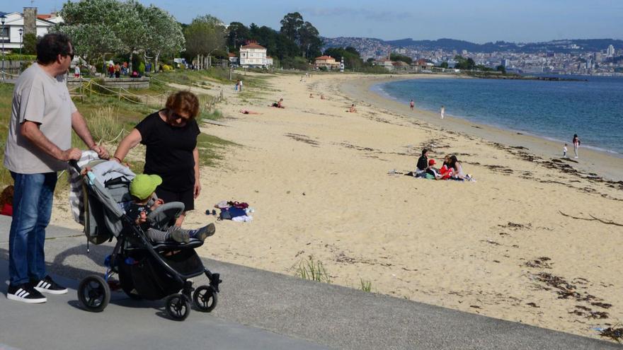 La playa urbana de Rodeira, en Cangas, volverá a izar un año más la bandera azul.