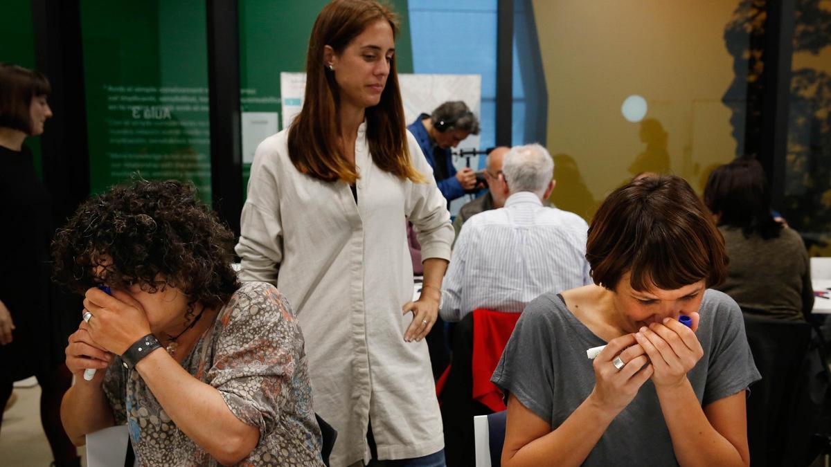 Voluntarios para medir los malos olores en la zona del Baix Besòs, en una imagen de archivo