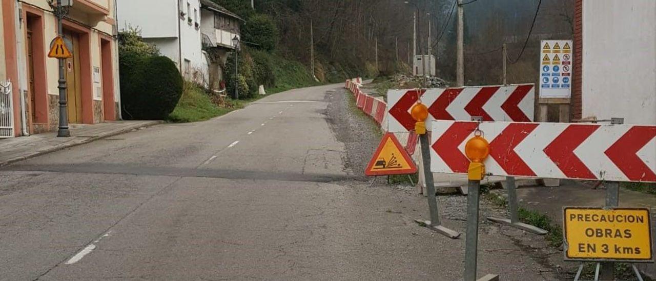 Señales de obra en uno de los tramos.