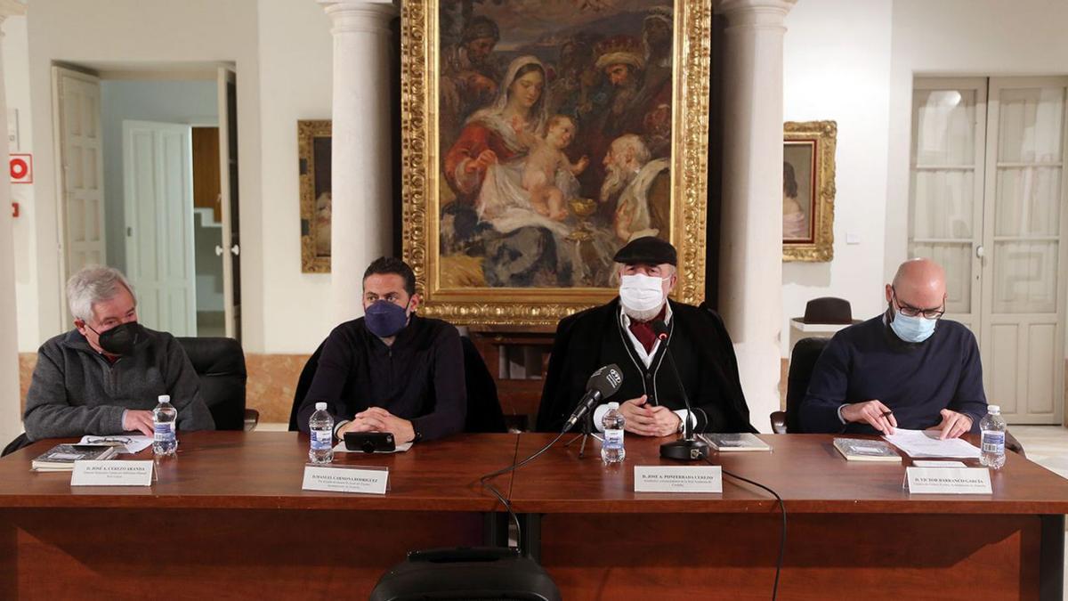 José Antonio Cerezo, Manuel Carmona, José Antonio Ponferrada y Víctor Barranco, durante la presentación del libro.