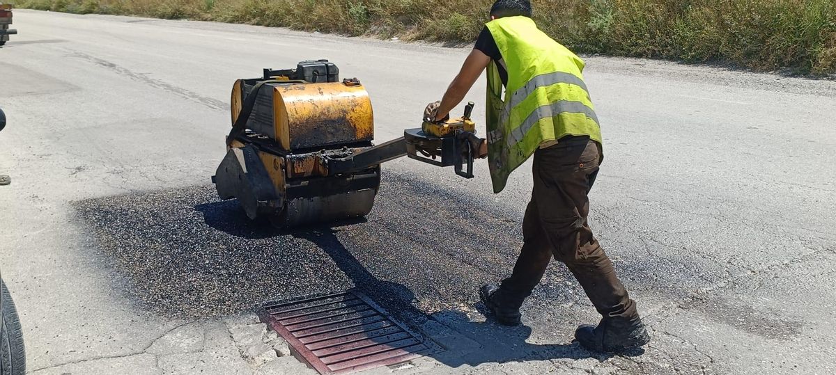 Bacheado en diferentes caminos del municipio