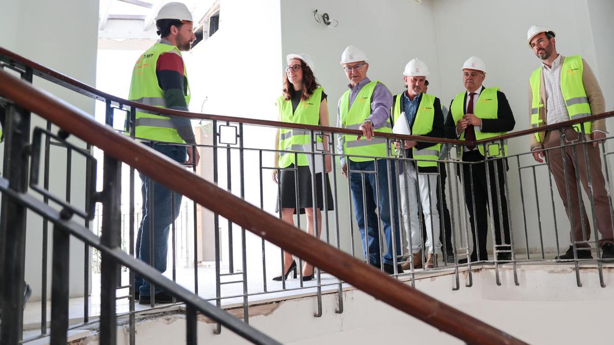 El alcalde de València, Joan Ribó, junto a Aitana Mas, visita el nuevo Centro de Atención Temprana de Ruzafa.