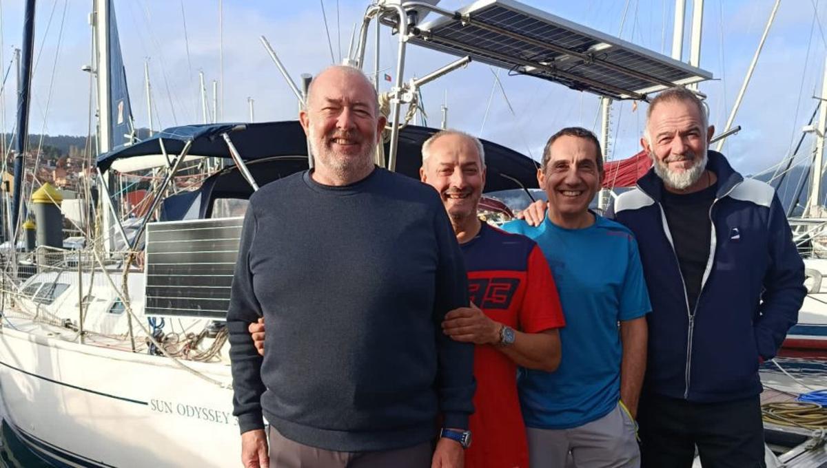 Íñigo Sorazi, con Carlos, Josemi e Ignacio en Moaña. | FDV