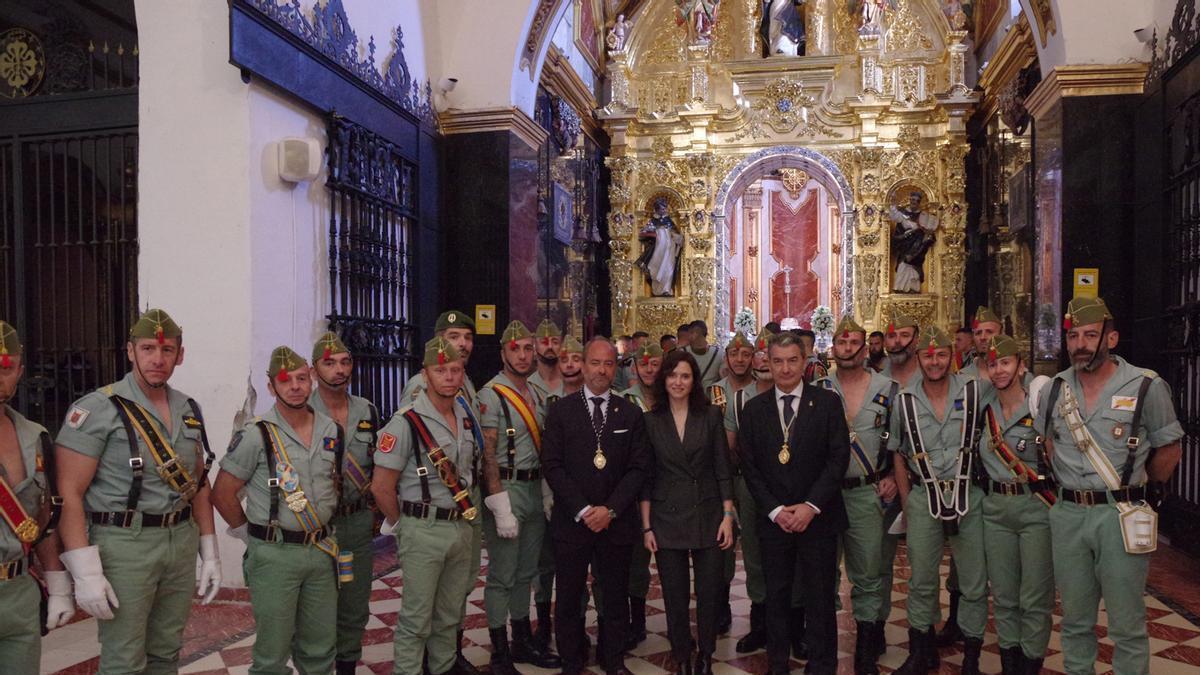Jueves Santo: Ayuso y otras autoridades, en el traslado del Cristo de la Buena Muerte