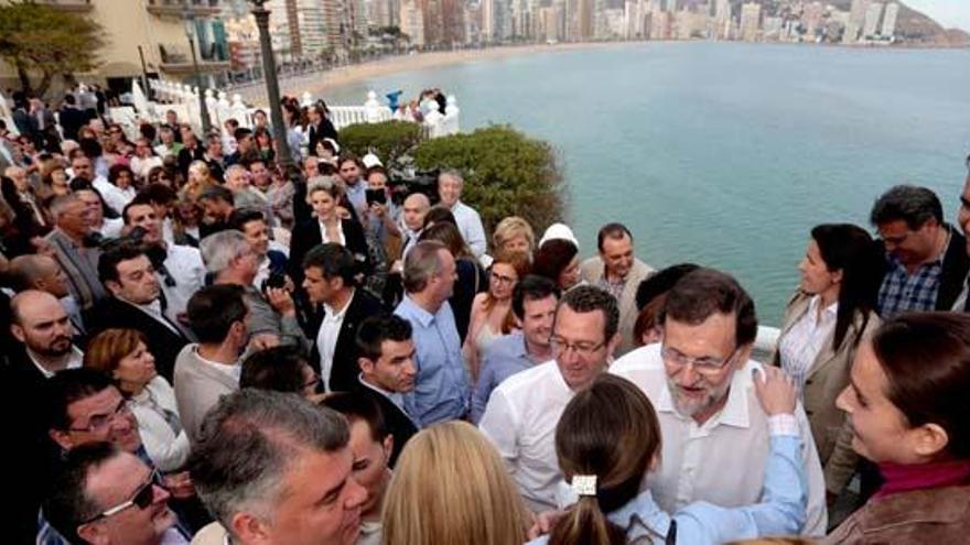 Pérez hizo las presentaciones entre Rajoy y algunos miembros de su candidatura electoral