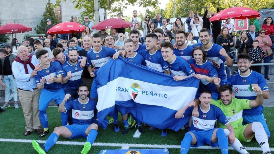 El Gran Peña celebra el ascenso a Preferente obtenido ante el Racing Castrelos el pasado mes de junio.