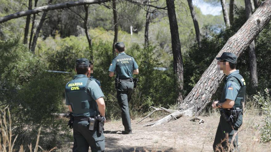 Investigan la muerte de un hombre tras intentar degollar a su pareja