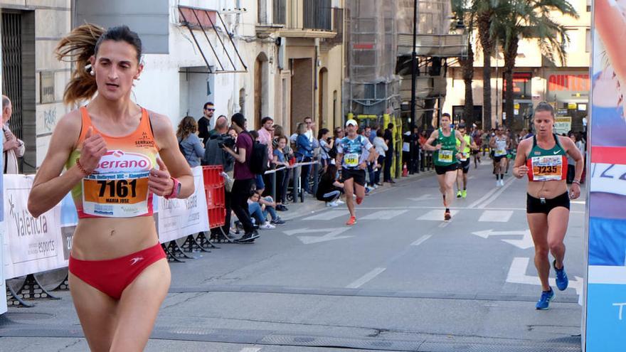 Más de 500 runners recorren las calles de Ontinyent en la 10k Almogàvers