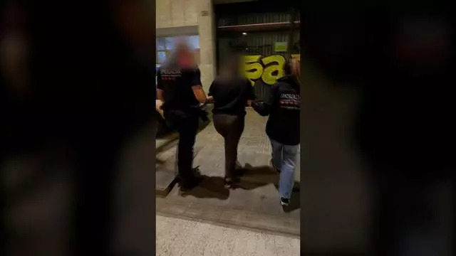 Arrestada por robar joyas valoradas en 4.000 euros de la casa de un hombre de 90 años en Nou Barris