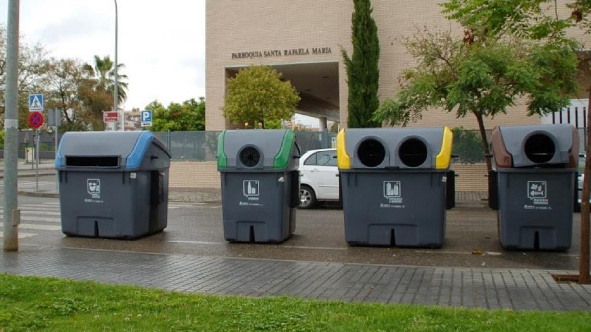 Contenedores para papel y cartón, vidrio, envases y plástico y materia orgánica.