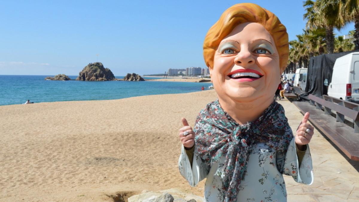 La cabezuda de la Grossa de Sant Jordi, en la playa de Blanes.