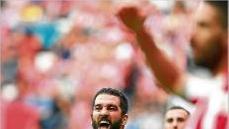 Arda Turan, després de marcar.