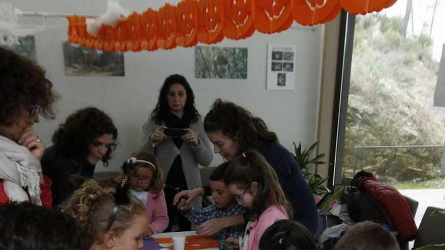 Los niños participantes en el taller del Botánico. // Jesús Regal