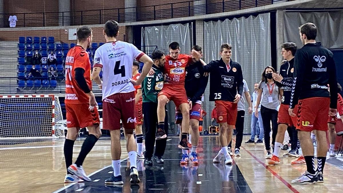 Domingo Luis se marcha lesionado del partido en Logroño.