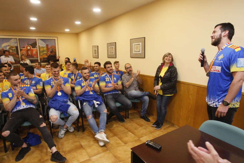 Celebració de l''ascens del Sarrià a la divisió de plata d''handbol