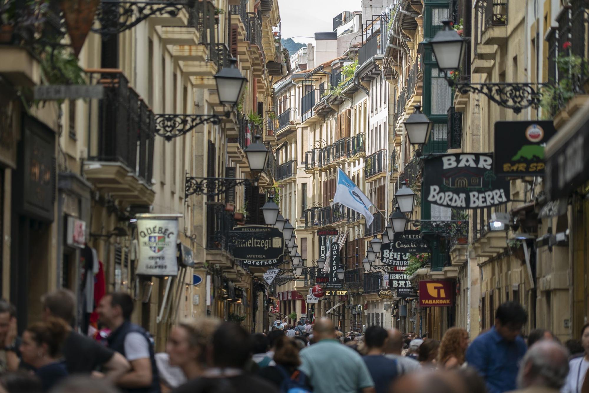 Las calles de San Sebastián se llenan de gente en busca de las mejores tapas cada fin de semana