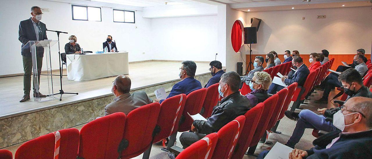 Encuentro de alcaldes de la Vega Baja convocados para refrendar un manifiesto de respaldo al trasvase Tajo-Segura.