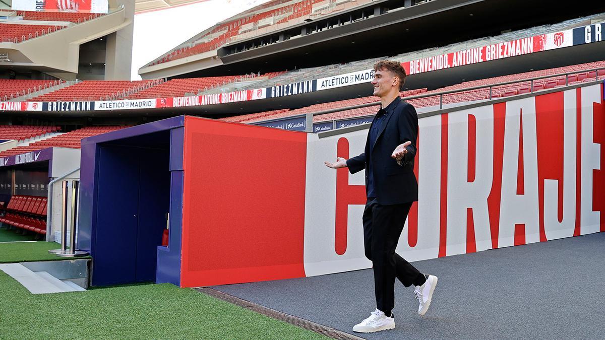 Griezmann posa con su nuevo corte de pe lo