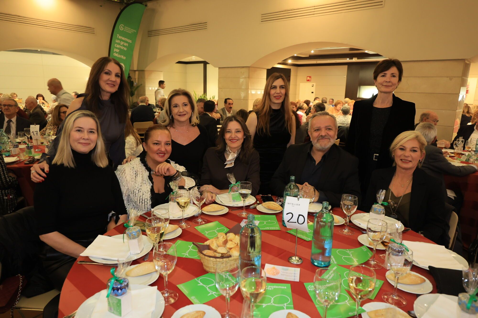 La AECC rinde homenaje al voluntariado en su tradicional cena solidaria