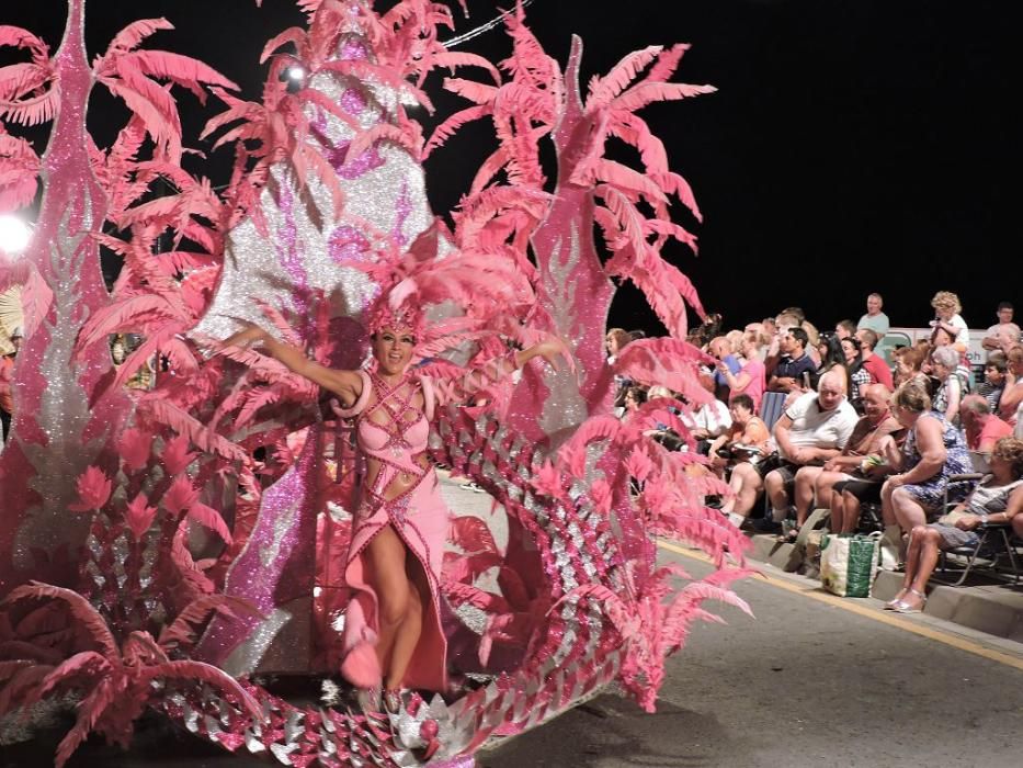 La bahía de Águilas se transforma en un gran teatro en su Carnaval de verano