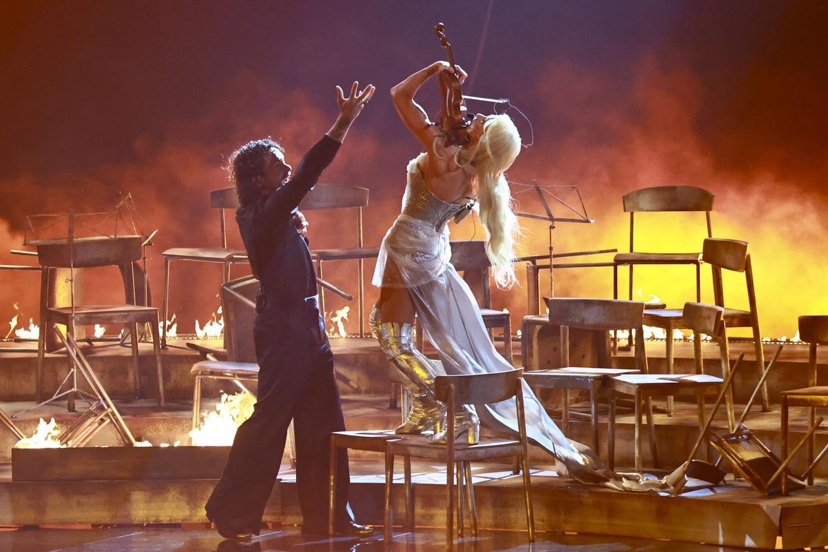 Vienna (Austria), 15/05/2026.- Linda Lampenius x Pete Parkkonen of Finland performs the song 'Liekinheitin' during the dress rehearsals for the grand final of the 70th Eurovision Song Contest (ESC) in Vienna, Austria, 15 May 2026. The grand final of the ESC 2026 is scheduled for 16 May. (Finlandia, Viena) EFE/EPA/HANNIBAL HANSCHKE