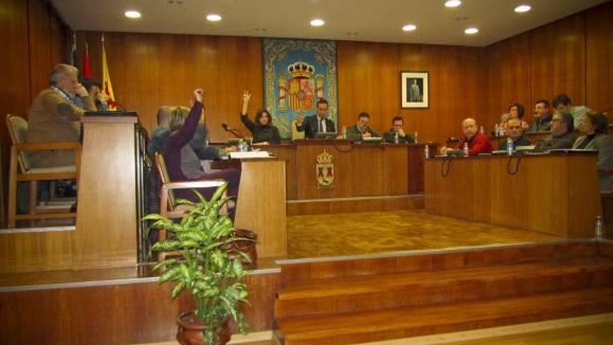 Momento de la votación de la comisión de investigación en el pleno de ayer.