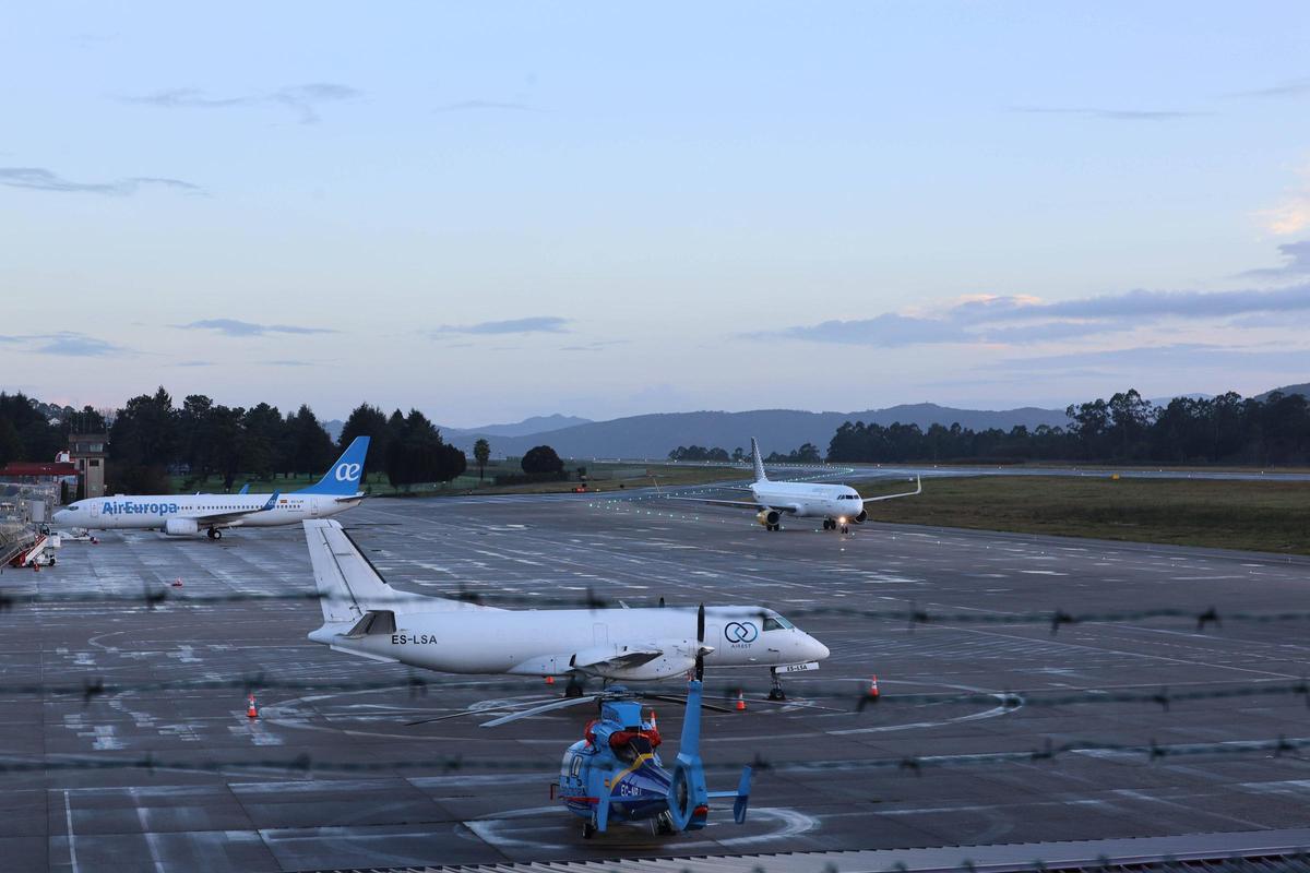Aviones de Air Europa y Vueling en el aeropuerto de Vigo el pasado mes de diciembre