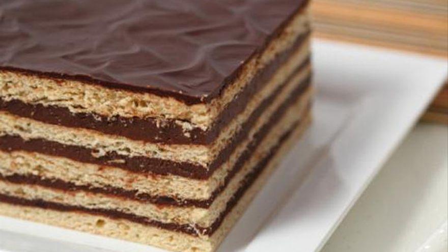 Tarta de galletas y chocolate.