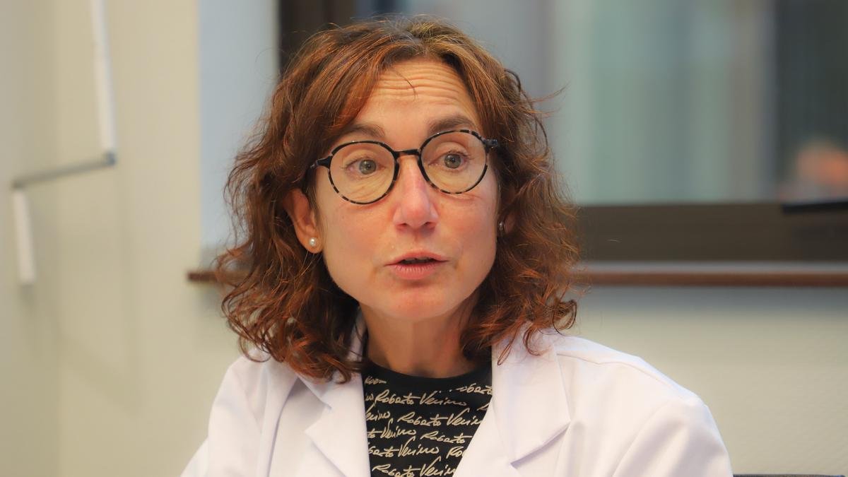 Pilar Santos, gerente del departamento de salud y el Hospital Universitario de Torrevieja