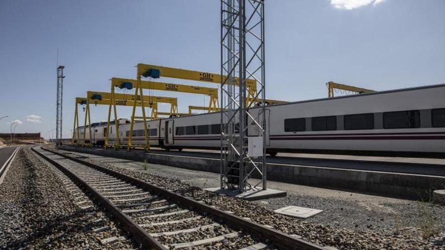 Un tren Alvia de pruebas, en la nueva vía de alta velocidad entre Zamora y Pedralba de la Pradería