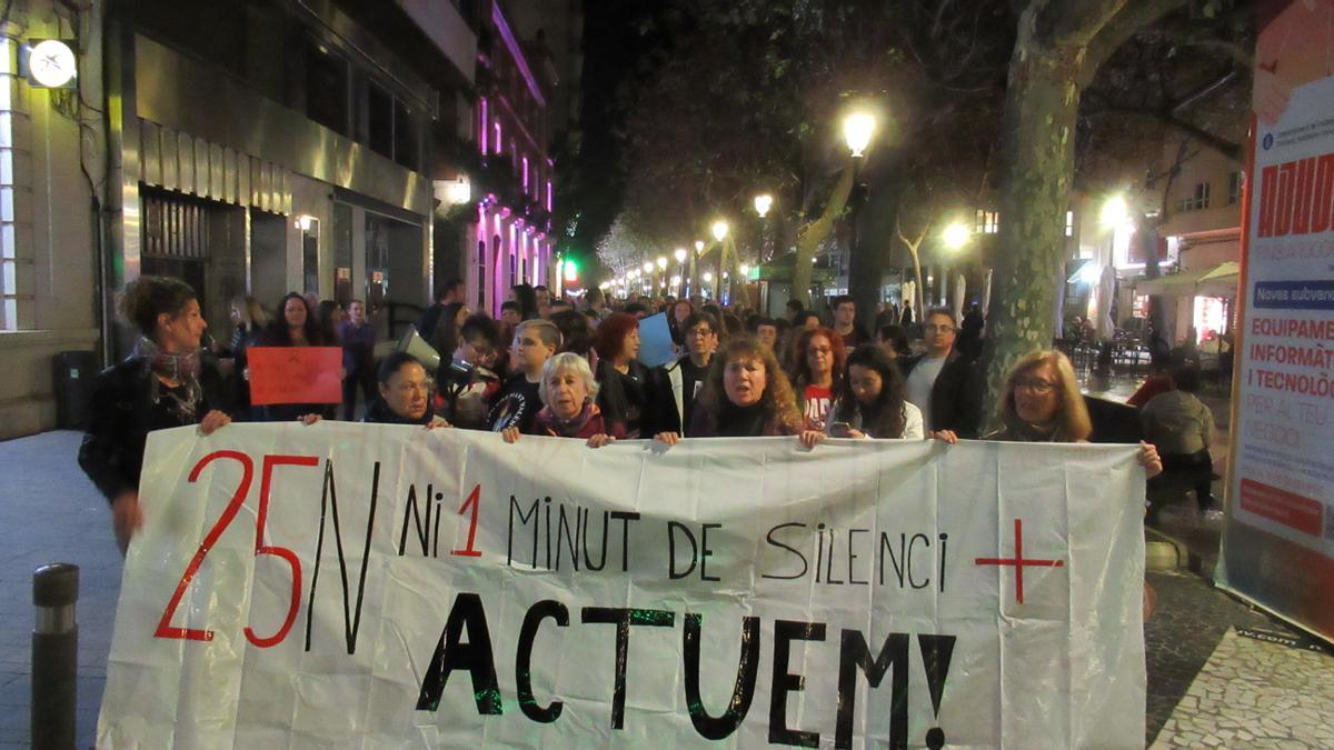 Una imagen de la manifestación de esta noche en Gandia.