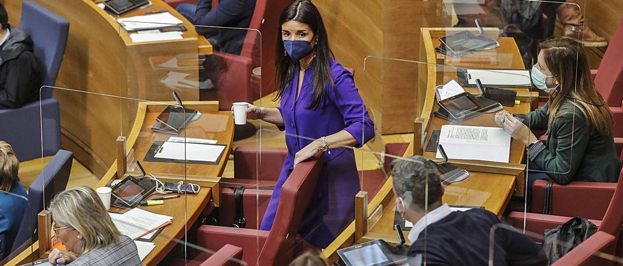 La síndica de Ciudadanos, Ruth Merino, durante un pleno en las Cortes Valencianas.  | INFORMACIÓN