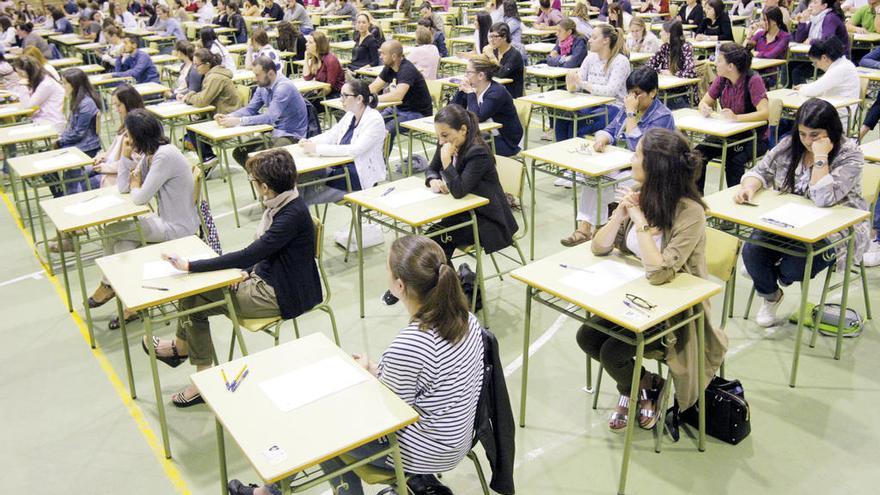 Aspirantes a profesor durante las oposiciones de 2016.