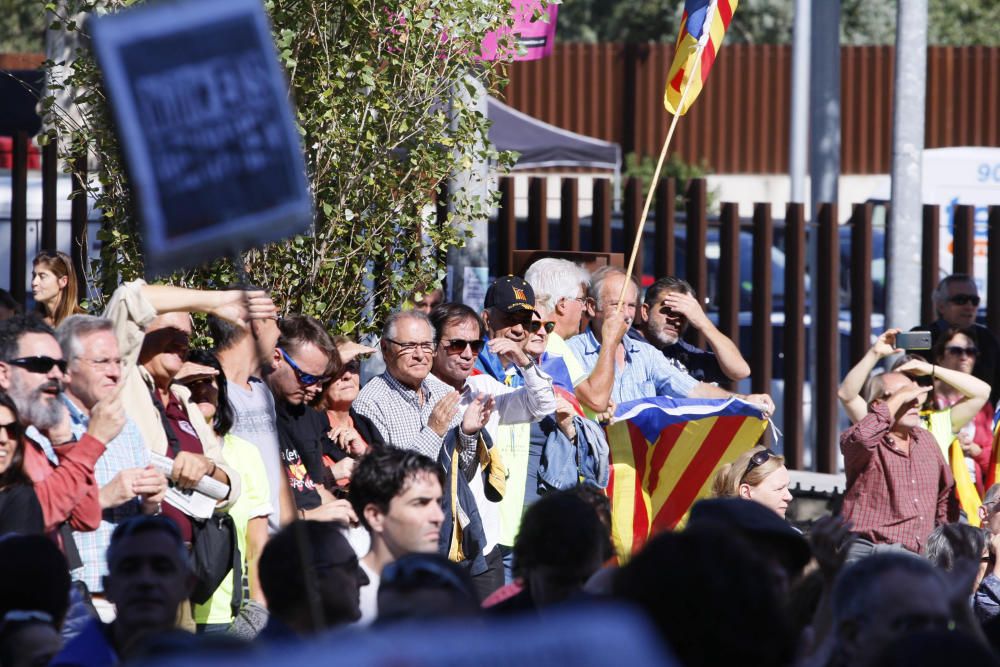 Unes 1.500 persones acompanyen Marta Madrenas a declarar