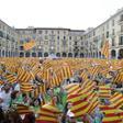 Masivo clamor por el catalán en una plaza Major desbordada de gente.
