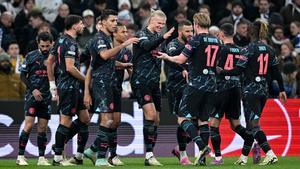 Los jugadores del Manchester celebran el primer gol anotado ante el Copenhague.