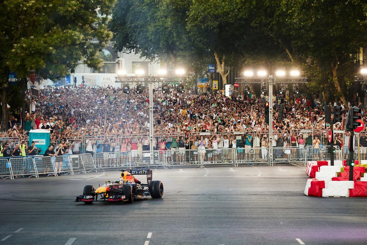 Checo Pérez, piloto mexicano de la Fórmula 1, durante la exhibición que realizó Red Bull.