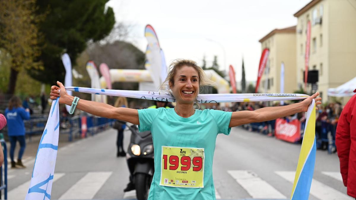 Fátima Guerrero, de Villafranca de los Barros, clara vencedora del Medio Maratón en categoría femenina.