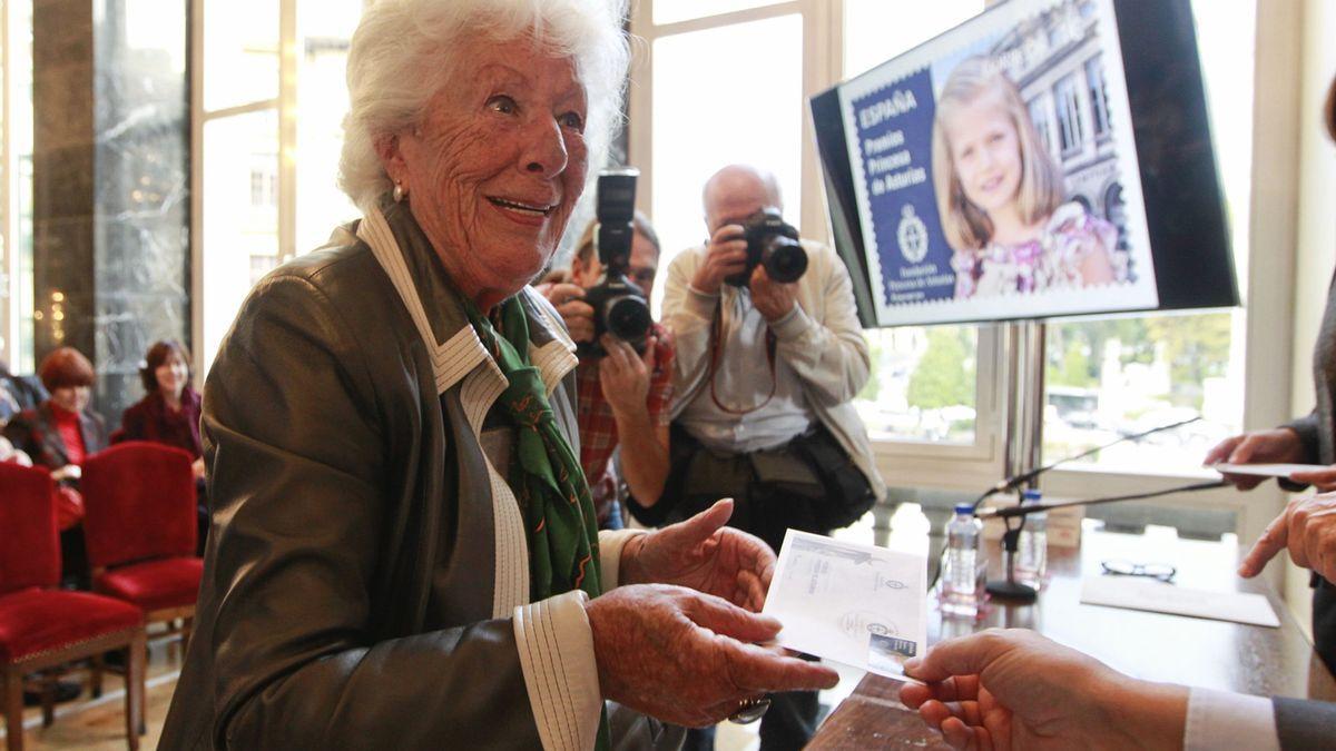 Menchu Álvarez del Valle, en la presentación del sello de Correos dedicado a la Princesa de Asturias.