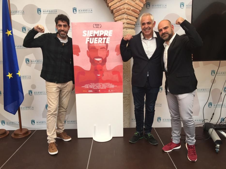 Estreno del documental sobre Pablo RáezLos cines TeatroGoya de Marbella acogieron el 22 de marzo el estreno del documental Siempre Fuertes sobre la lucha del joven marbellí Pablo Ráez contra la leucemia, que multiplicó por mil las donaciones de médula en España.